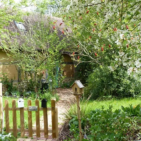 La Bergerie: Maison Ancienne Avec Jardin Anglais, 2 * Sainte-Opportune