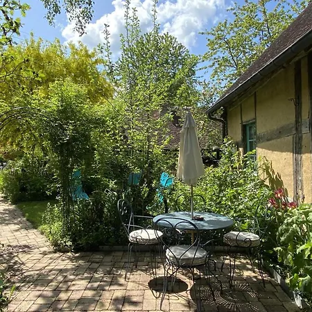 La Bergerie: Maison Ancienne Avec Jardin Anglais, 2 * Sainte-Opportune