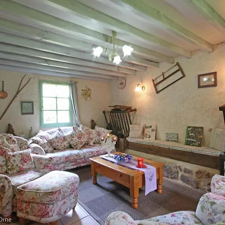 Vakantiehuis La Bergerie: Maison Ancienne Avec Jardin Anglais, 2 - Fr-1-497-35 *