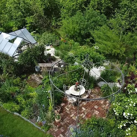 Vakantiehuis La Bergerie: Maison Ancienne Avec Jardin Anglais, 2 - Fr-1-497-35 *