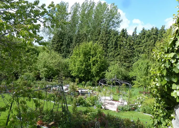 La Bergerie: Maison Ancienne Avec Jardin Anglais, 2 - Fr-1-497-35 * Sainte-Opportune
