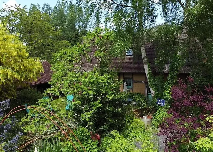 La Bergerie: Maison Ancienne Avec Jardin Anglais, 2 - Fr-1-497-35 * Sainte-Opportune