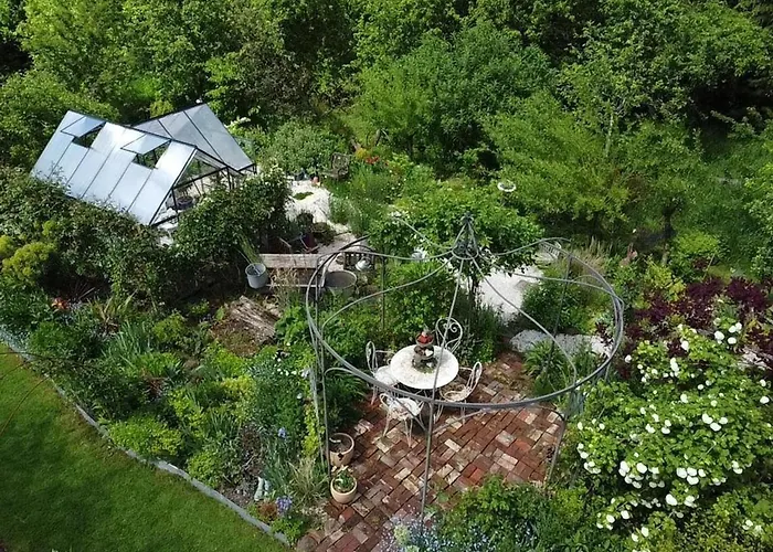 Casa vacanze La Bergerie: Maison Ancienne Avec Jardin Anglais, 2 - Fr-1-497-35 *